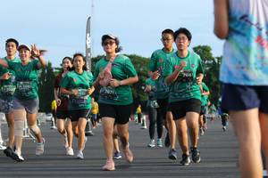 BIB: 7671, 302
                            <button type="button" onclick="openModal(5172991)" class="btn btn-primary btn-sm float-right btn-popup" data-toggle="modal" data-target=".modal-high-quality">
                        <i class="fas fa-shopping-cart"></i> Add to Cart
                    </button>
                                            <button type="button" onclick="isThisMe(5172991, true)" class="btn btn-success btn-sm float-right btn-popup btn-isme hidden" data-toggle="tooltip" data-placement="bottom" title="นี่คือรูปของคุณใช่ไหม คลิกที่นี่เพื่อเอาเข้าอัลบั้ม">
                        <i class="fas fa-plus"></i> Add to album
                    </button>
                    <button type="button" onclick="isThisMe(5172991, false)" class="btn btn-warning btn-sm float-right btn-popup btn-isnotme hidden">
                        <i class="fas fa-ban"></i> Remove from album
                    </button>